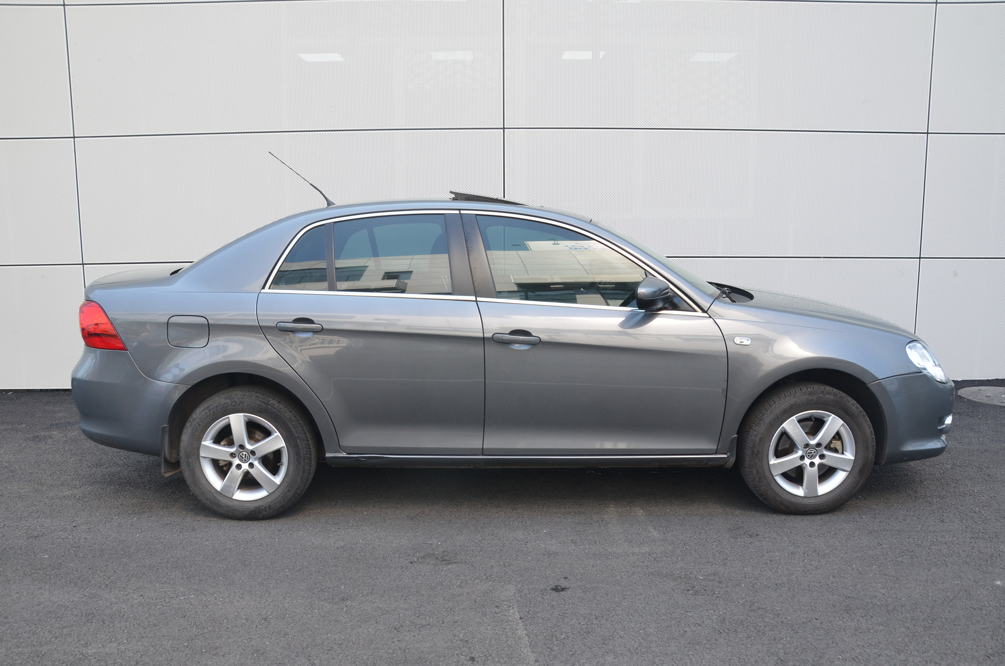 转让一台2010款的一汽大众宝来1.6l手动天窗版,此车精品