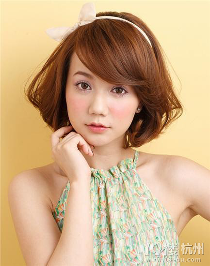 吴莫愁红唇媚眼 多变眼线妆女神