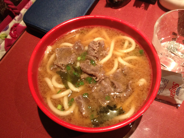 牛排寿司乌东面奶茶,赞!