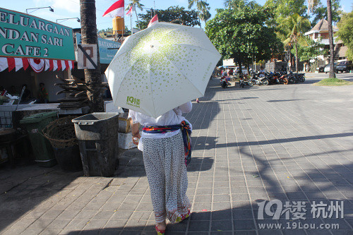 eye硿ڰuزR(sh)҂?c)ڴ˽Y(ji)300D