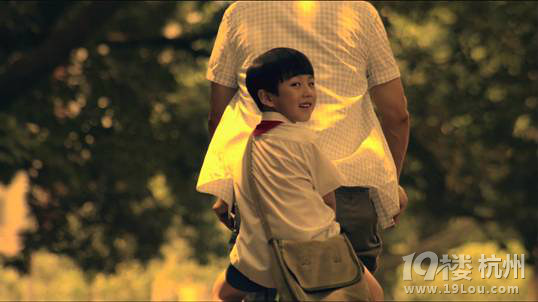 泪点低慎入,微电影《让爱回家》,有多久没有拥