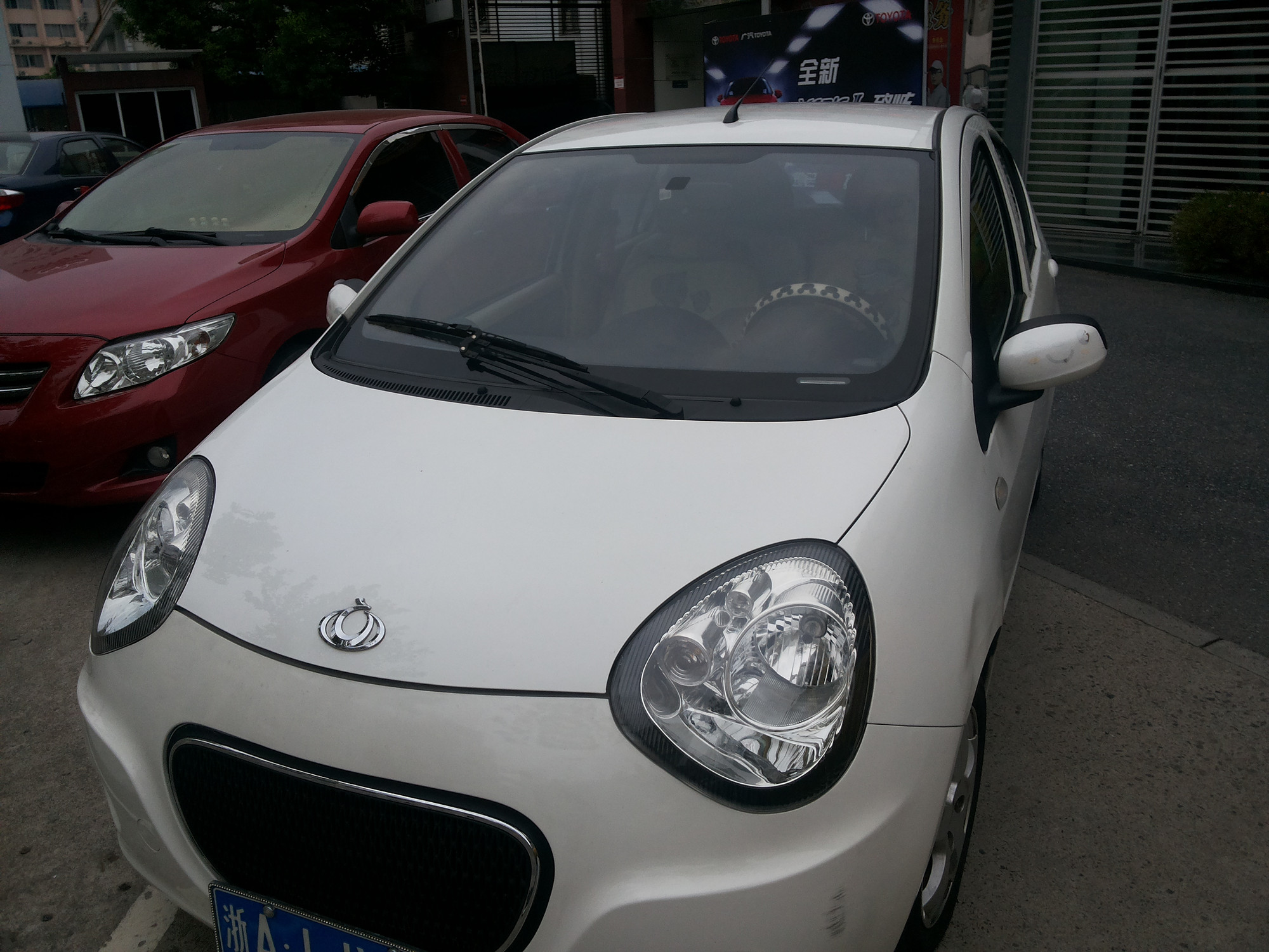 白色吉利熊猫1.3自动.