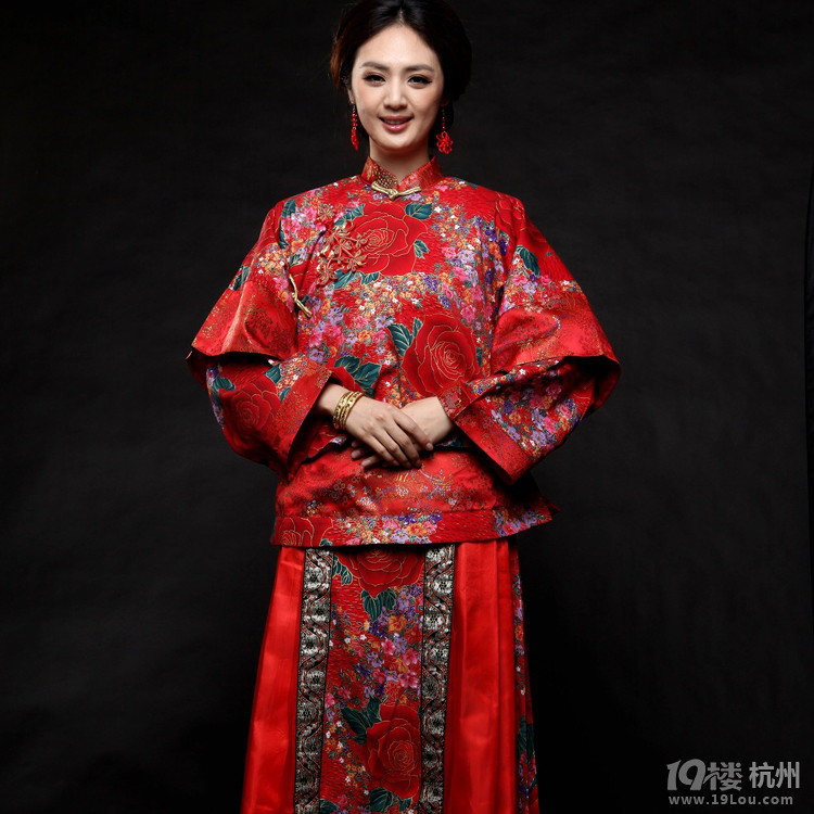 转4套结婚礼服、婚纱等