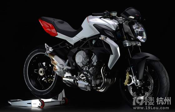 MV 奥古斯塔brutale 1090 RR--速度与激情的饕餮大餐