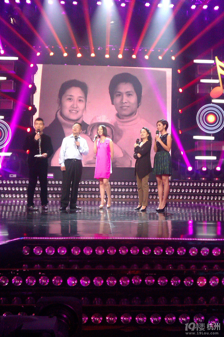 姚贝娜在杭州录制《我爱记歌词》现场(多图)-八