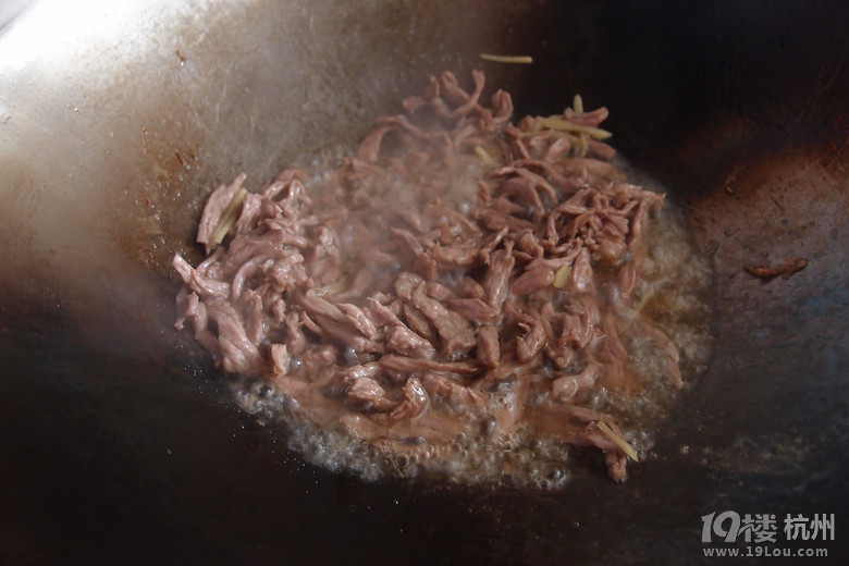 【男人的廚房】拴寶家私房菜之“干煸牛肉絲”