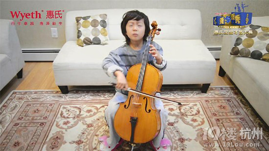 看一遍笑一遍的中韓混血小男孩拉大提琴視頻,太逗了