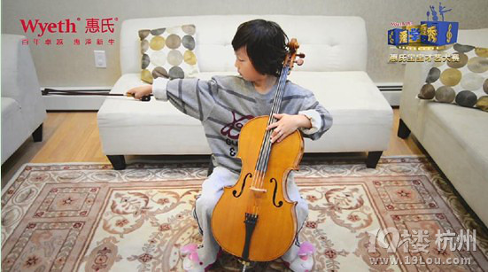 看一遍笑一遍的中韓混血小男孩拉大提琴視頻,太逗了