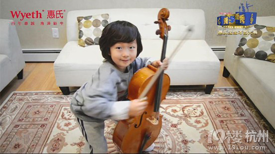 看一遍笑一遍的中韓混血小男孩拉大提琴視頻,太逗了