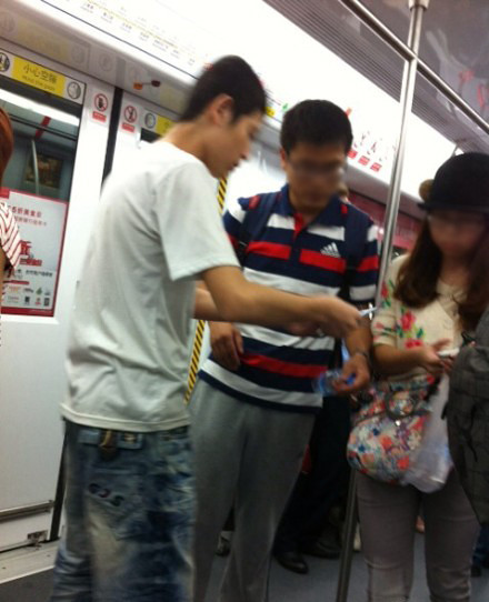 上海职业地铁乞丐达200人 大多月入上万