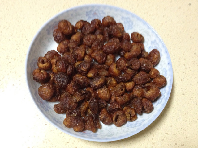 鼓浪屿带回来的桂圆肉蒸一下
