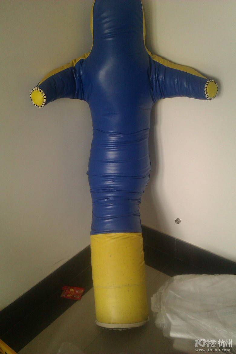 9成新的拳击沙袋摔跤垫子摔跤假人柔道服白菜价谁要