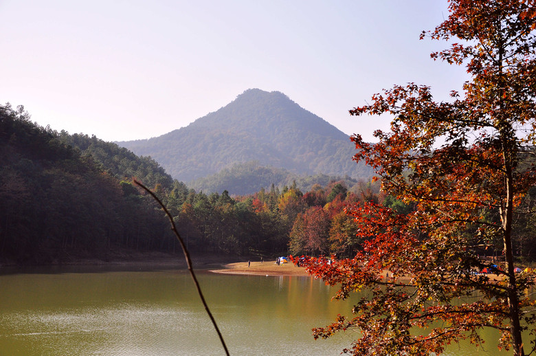大禹谷的枫叶红了.