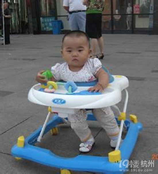 寶寶幾個(gè)月可以坐學(xué)步車(chē)