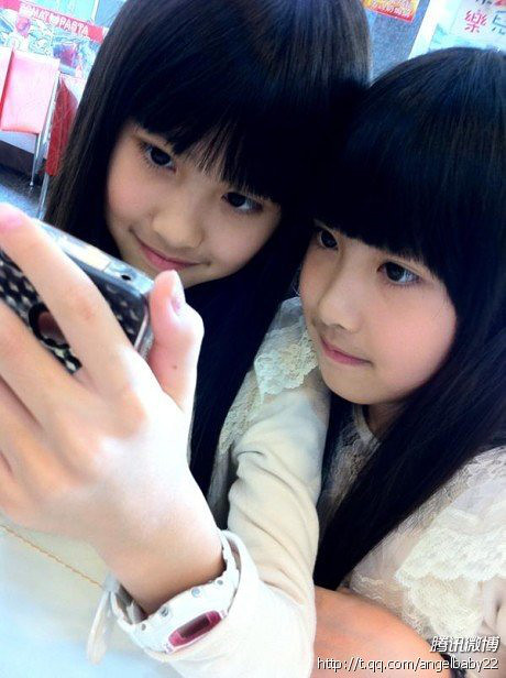 台湾双胞胎萝莉姐妹花长大了 近照曝光清新甜美