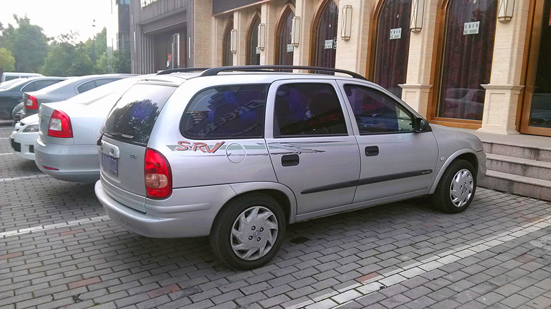 别克赛欧 srv sc两厢个人一手车备胎都没下的车