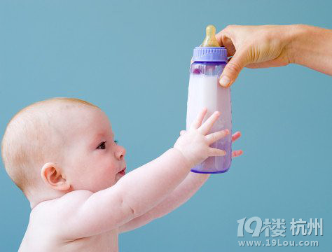 早产儿喂养，小细节多注意