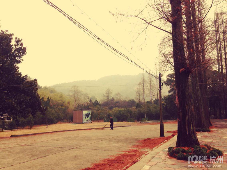 8年退役特种兵当真人cs教练,给您一种真正的部