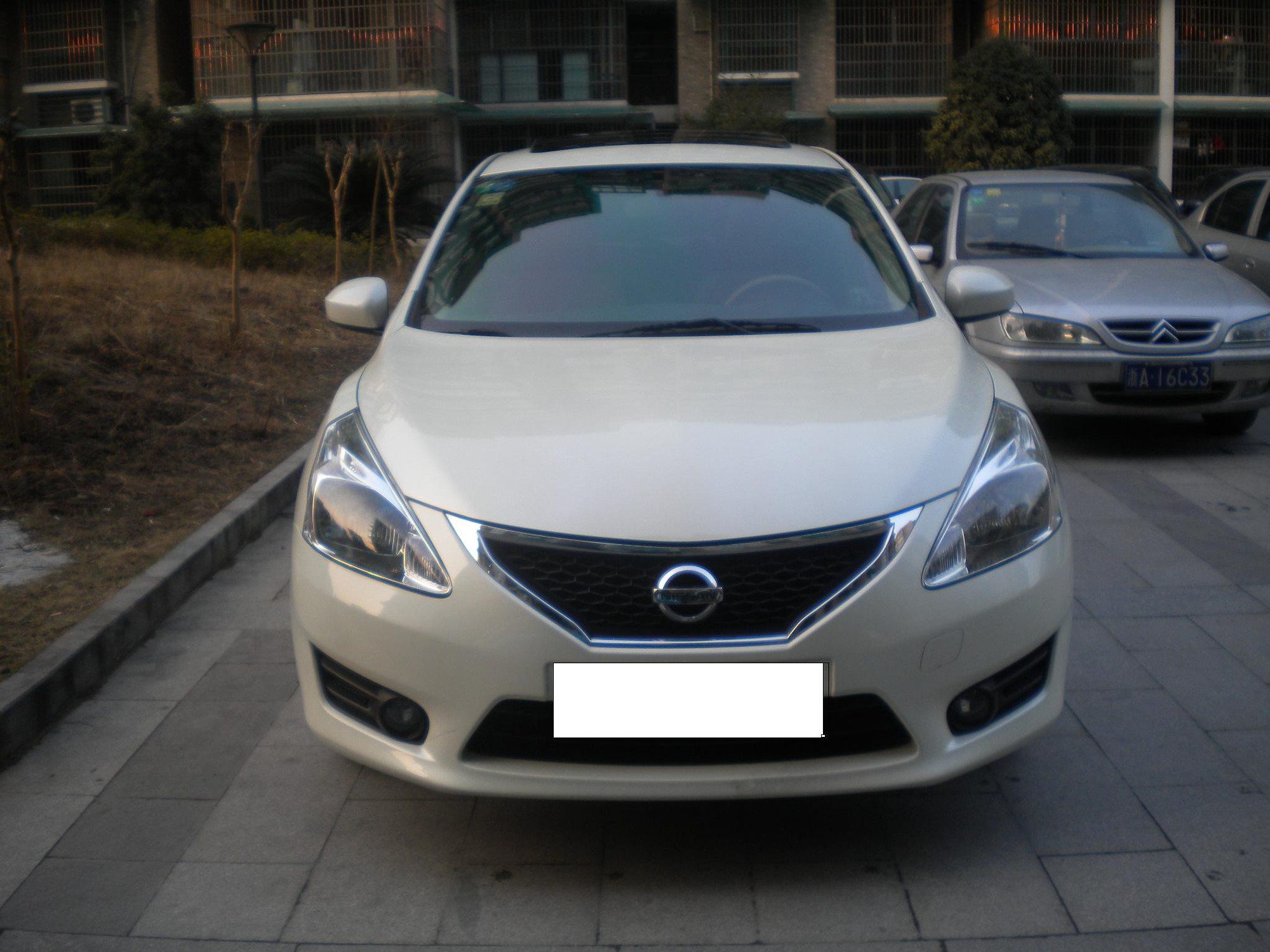 转12年上牌,珍珠白,骐达两厢,智能版,1.6自动