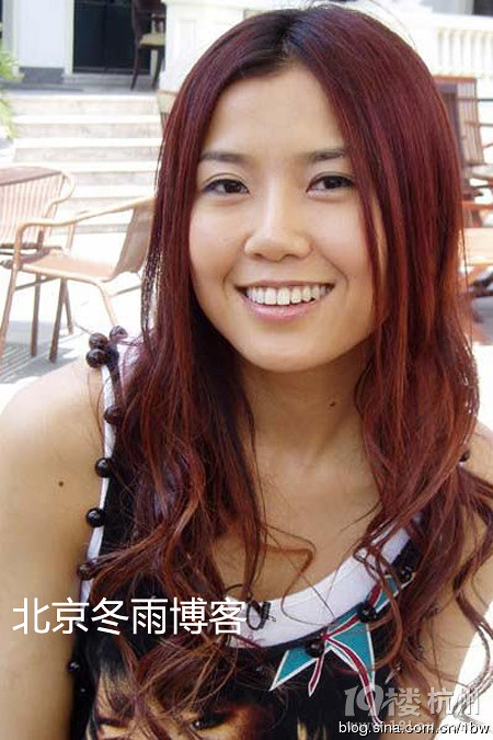 歌手王蓉MV被批恶俗昔日整容前照片曝光(组图