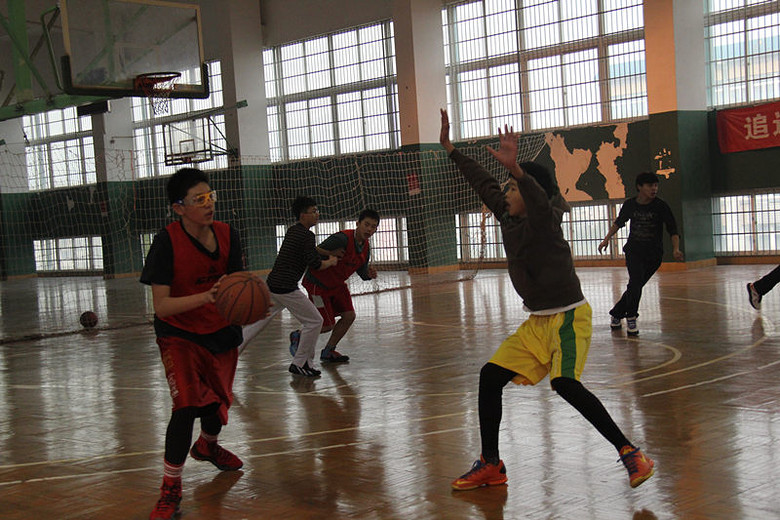 打篮球对孩子有哪些好处呢?