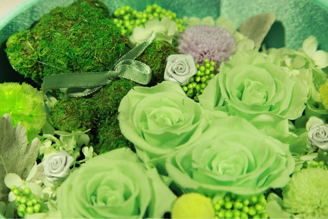 r永生花礼盒,薄荷绿的色调,圆形花