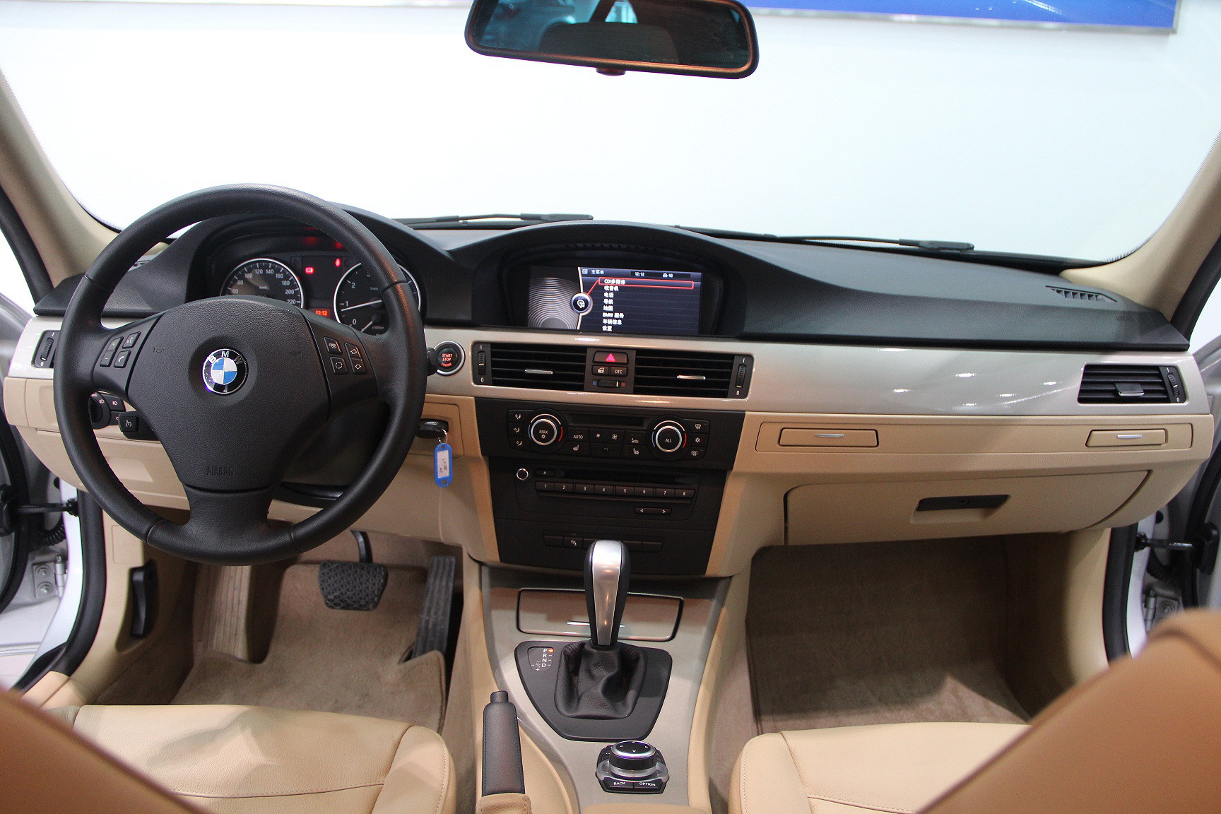 2010款宝马320i豪华