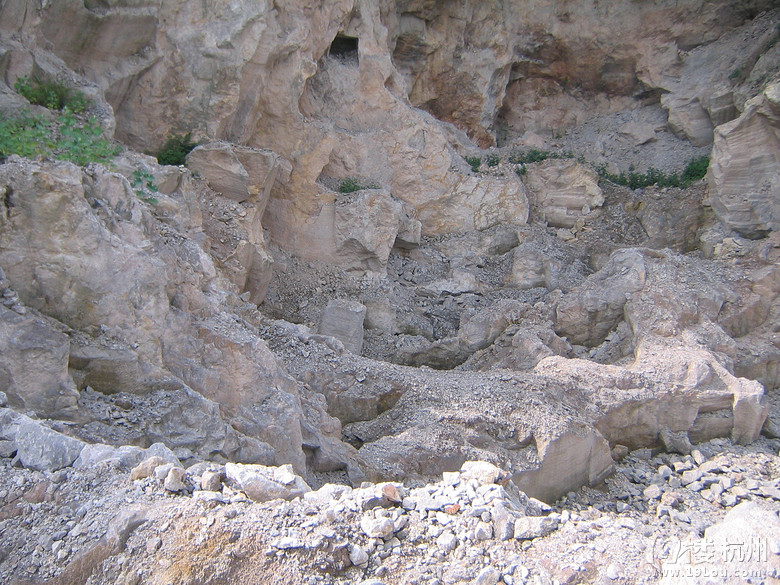 良渚七贤郡矿坑公园探秘