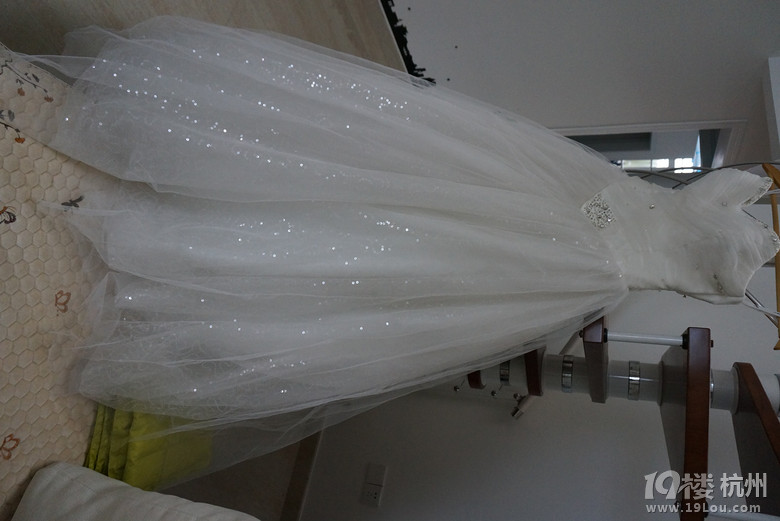 转让婚纱,可以交换、求购秀禾服和伴娘服