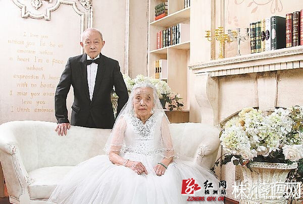 93歲抗戰(zhàn)老兵和86歲老伴補(bǔ)拍甜蜜婚紗照