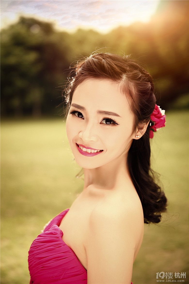 既然hold不住性感那我们就拍清新唯美范依然拍出了自己的风格