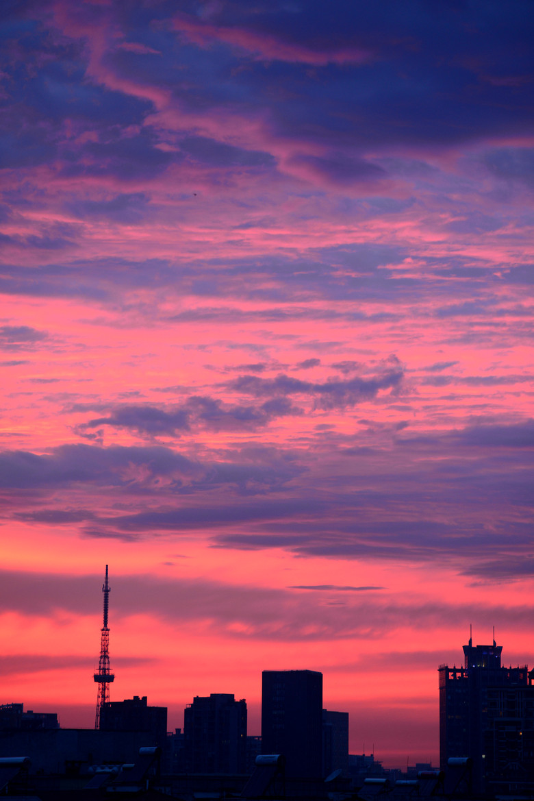 昨天傍晚的火烧云太美了