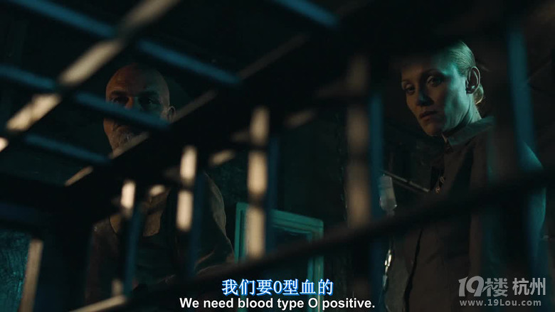 图解电影《恐怖列车》帅哥们被赤裸裸地剥皮(