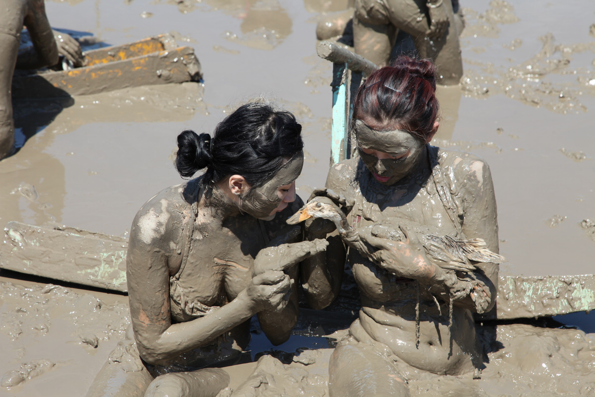 "泥美女" 岱山县秀山岛举办"海泥狂欢节",催热秀山旅游.