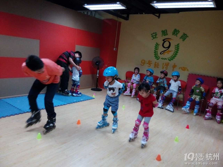 杭州 免费 儿童轮滑溜冰直排轮 室内 9号轮滑中