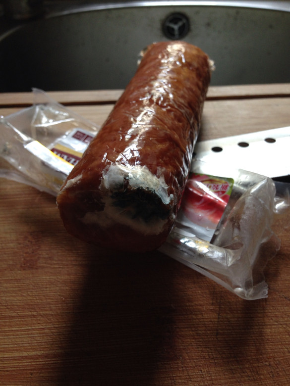 乐购买的金罗火腿 发霉的食物让人堪