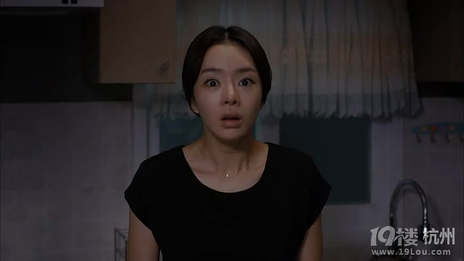 图解电影《鬼影敲门》不知天高地厚的大学生-