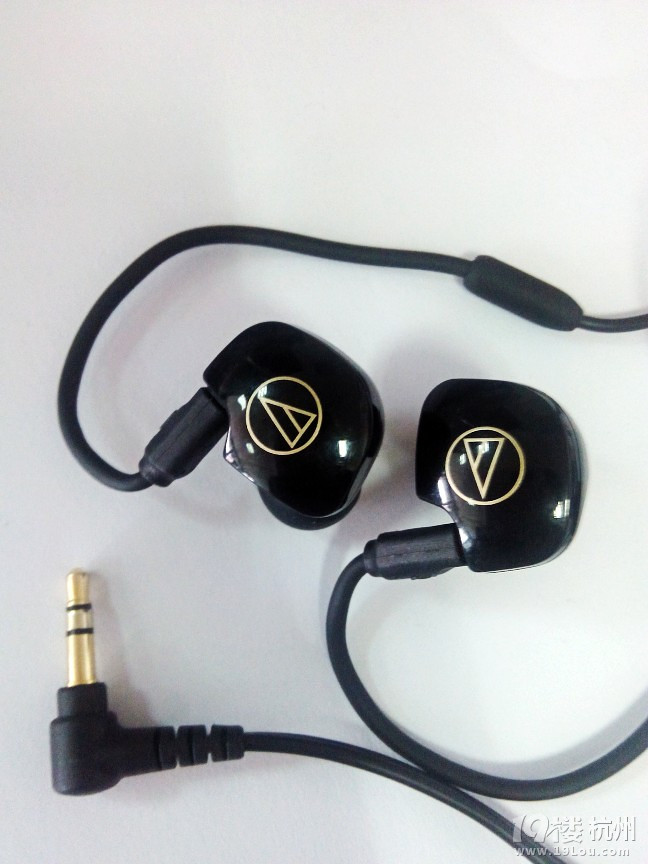 这耳机不怎么好推啊,哈哈哈