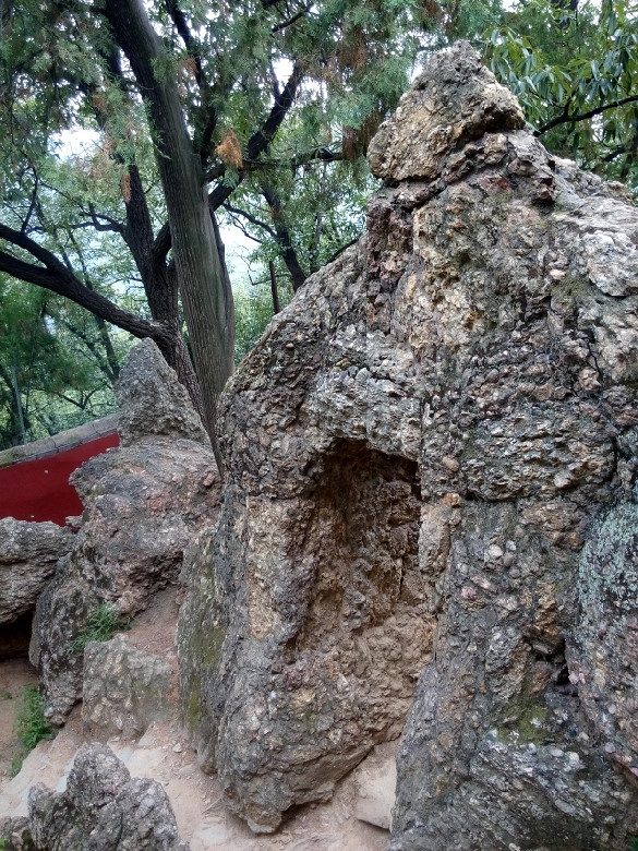 北京潭柘寺老虎洞