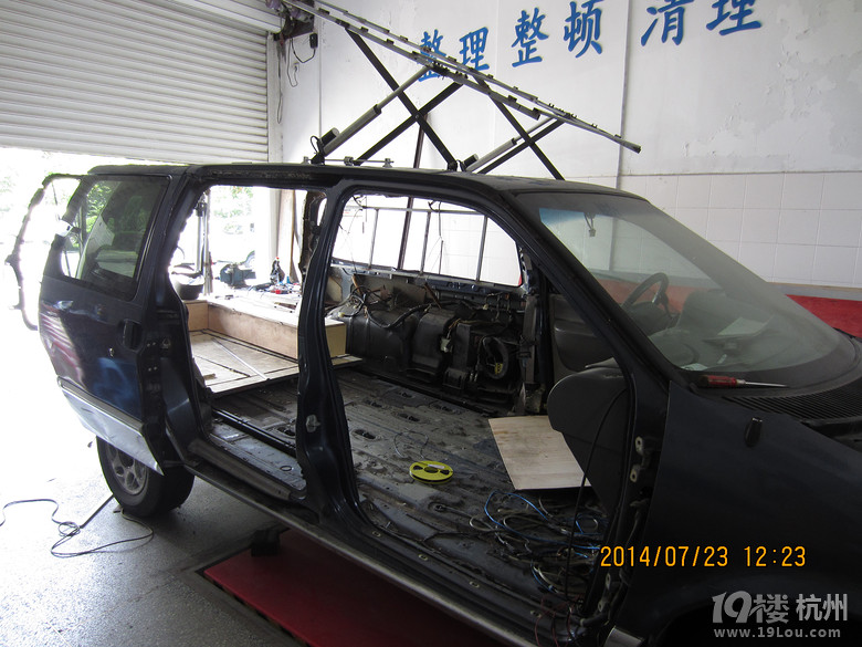 杭州交通职业高级中学汽车模型社团---把商务车