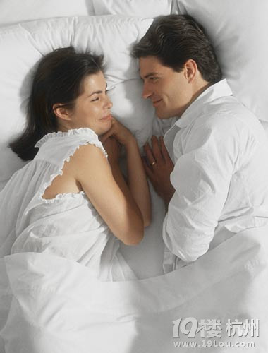 夫妻同床5种姿势危害健康 真是躺着也中枪
