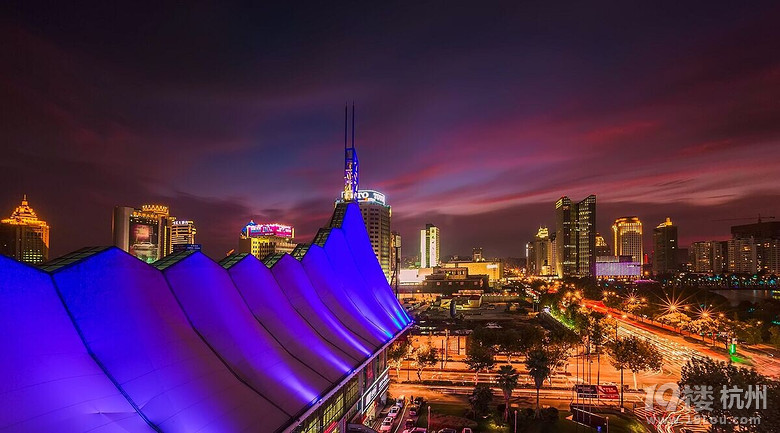 杭州市中心武林广场杭州游泳馆六楼打羽毛球