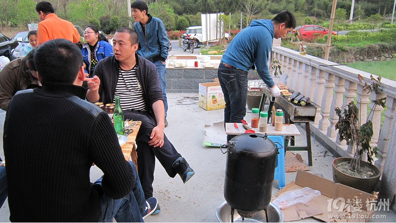 现在杭州附近哪里可以烧烤、野炊什么的?-互助