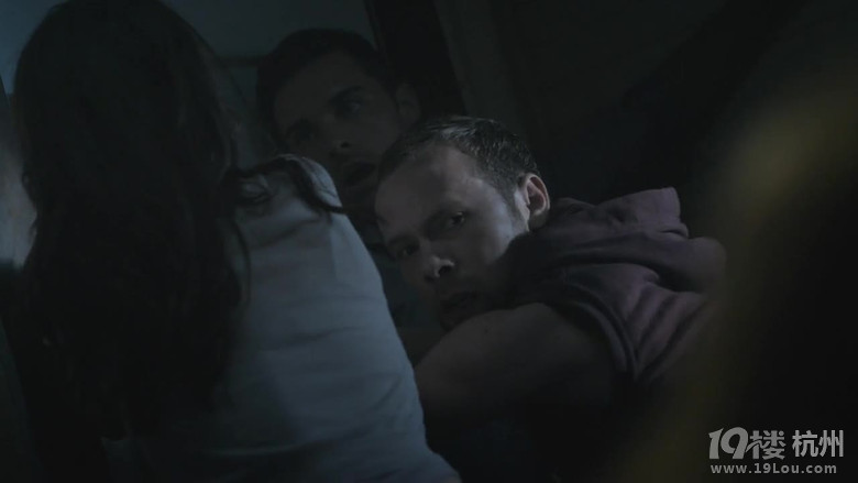 图解电影《鬼精灵:起源》世外小镇里不为人知