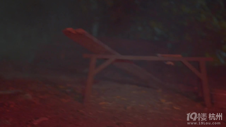 图解电影《鬼精灵:起源》世外小镇里不为人知