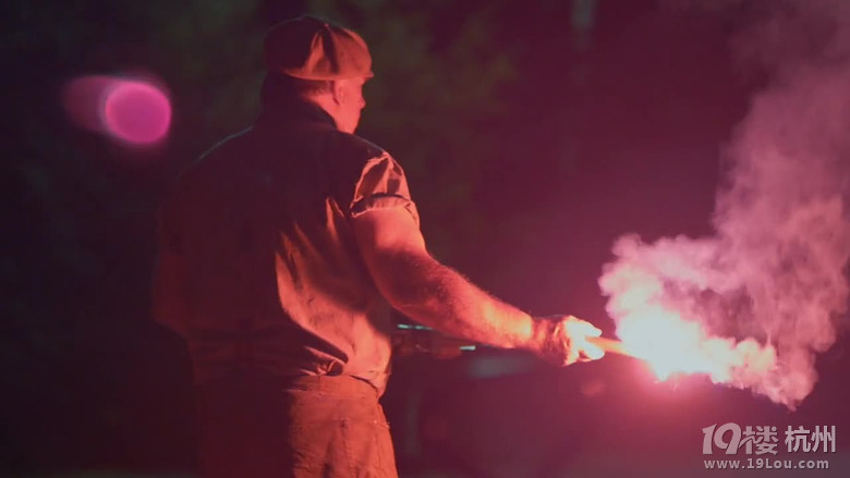 图解电影《鬼精灵:起源》世外小镇里不为人知