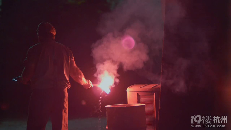 图解电影《鬼精灵:起源》世外小镇里不为人知