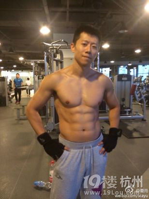 十大男星健身裸照流出颇具男性魅力(图)-桃色盘