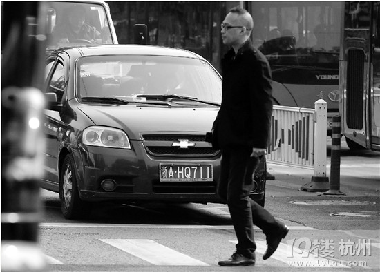斑马线前你礼让了吗 新型电子眼24小时严阵以待