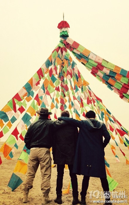 网络剧《盗墓笔记》今日杀青"铁三角"合影首发"胖瓶邪"背影唤